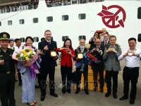 Vietnam’s top tourist destinations packed during national holiday's first two days