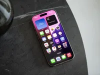 Tại sao tiết kiệm pin bằng AI không chỉ là tính năng mới, mà là chiến lược sống còn của iPhone?