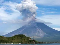 Núi lửa Kanlaon ở Philippines phun trào, tạo cột tro bụi cao 3 km
