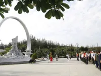Vietnam Television Delegation Pays Tribute at Gac Ma Soldiers Memorial Site