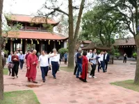 Foreign diplomats explore Con Son – Kiep Bac heritage site