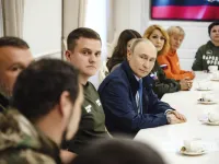 Tổng thống Putin bất ngờ thăm lại vùng Kursk sau khi đánh bật lực lượng Ukraine