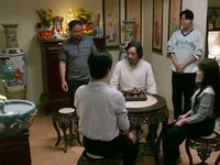 Cha tôi, người ở lại - Tập 43: An - Nguyên lén lút hẹn hò, bị cả nhà bắt quả tang