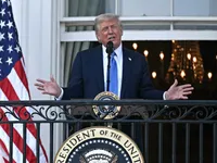 Tổng thống Trump ký sắc lệnh cấm nhập cảnh từ 12 quốc gia