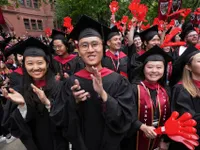Tòa án Mỹ chặn lệnh cấm cấp visa du học sinh đến Harvard