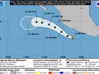 Bão nhiệt đới Barbara mạnh lên ngoài khơi bờ biển Mexico