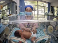 Trung Quốc yêu cầu các bệnh viện cung cấp gây tê ngoài màng cứng để khuyến khích sinh nở