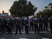 Mỹ điều thêm lính Thủy quân Lục chiến tới Los Angeles