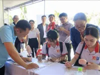 Nearly 10,000 students, job seekers join Da Nang career fair