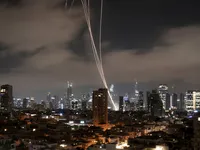 Israel và Iran tiếp tục không kích lẫn nhau