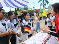 ‘German Career Truck’ programme draws much interest from Ninh Thuan students