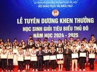 Ha Noi honours 851 outstanding students for academic excellence