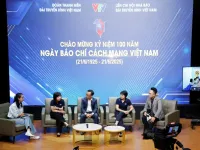 100 Seconds: Portrait of Journalists in the Digital Era