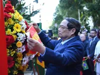 Prime Minister pays floral tribute to President Ho Chi Minh in Brazil