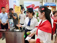 Vietnam Railways unveils Hanoi heritage train, smart ticketing