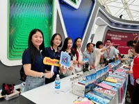 Enthusiastic  Audience Try Out   “Becoming a VTV Host” Experience at the National Achievements Exhibition