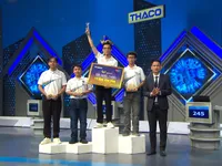 Dong Thap Schoolboy Advances to Claim Road to Olympia Mount Laurel Wreath