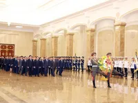 Vietnamese Party leader pays floral tributes to DPRK leaders