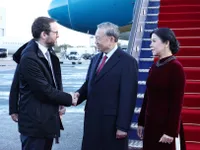 Party General Secretary begins official visit to UK