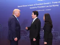 State President meets with US President, world leaders in RoK