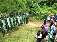 Viet Nam, Laos conduct joint border protection exercise