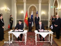 Vietnamese, Finnish leaders witness signing of cooperation documents
