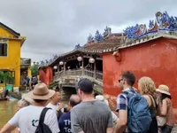 Vietnam sees record foreign tourist arrivals despite stormy season