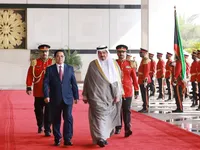 Kuwaiti Prime Minister hosts welcome ceremony for Vietnamese counterpart