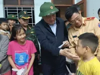 Standing Deputy PM visits flood-affected residents in Dak Lak