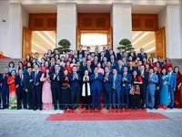 Vietnamese Teachers’ Day: PM meets with outstanding education managers, teachers
