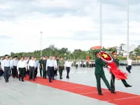 Party chief pays floral tributes to President Ho Chi Minh, martyrs in Phu Quoc