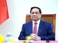 Vietnamese, Singaporean PMs discuss bilateral ties, regional issues in phone talks