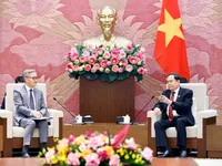 Top legislator receives Lao foreign minister in Hanoi