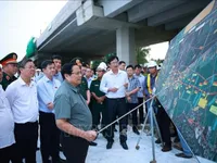 PM calls for accelerated progress of projects in celebration of National Party Congress