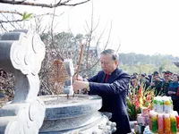 Party chief pays floral tribute to President Ho Chi Minh in Nghe An