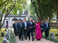 European Council President visits Temple of Literature, Ha Noi's metro line project