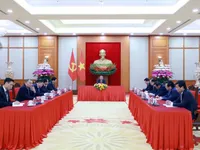 Vietnamese, Cuban Party leaders holds phone talks