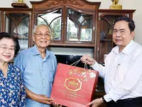 Top legislator pays tribute to former party, state leaders