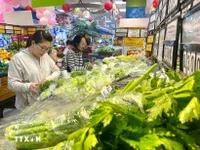 Goods supply ample, prices stable on third day of Lunar New Year