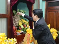 State leader pays tribute to President Ho Chi Minh at House 67