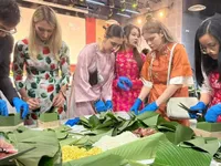 Spring fair brings Vietnamese Tet spirit to France