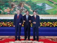 Party chiefs of Viet Nam, Laos, Cambodia meet in Phnom Penh