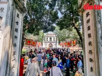 Hanoi offers free parking, public transport during Lunar New Year