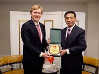 Vietnamese Minister of National Defence receives US Under Secretary of War