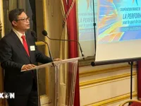 Vietnamese ambassador presents credentials to French President