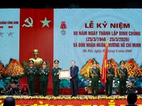 Party chief presents Ho Chi Minh Order to Engineering Corps