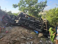 PM orders swift response to deadly bus crash in Lam Dong