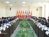 Permanent member of Party Central Committee’s Secretariat holds talks with Lao counterpart