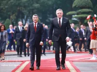 Vietnamese Prime Minister chairs official welcome ceremony for Slovak counterpart