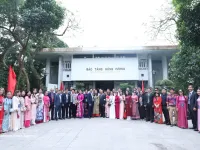 Overseas Vietnamese offer incense in tribute to Hung Kings